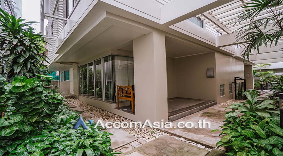 ðžAccomAð― Pet friendly 4 Bedrooms House for Rent in Sukhumvit, Bangkok near BTS Phrom Phong at House suite for family (AA24412) Loading...