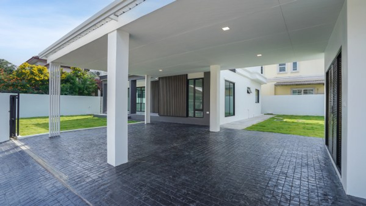 บ้านเดี่ยวสุดพรีเมียม LH ชลลดา บางบัวทอง ใกล้รถไฟฟ้าสายสีม่วง บางพลู (5941) Loading...