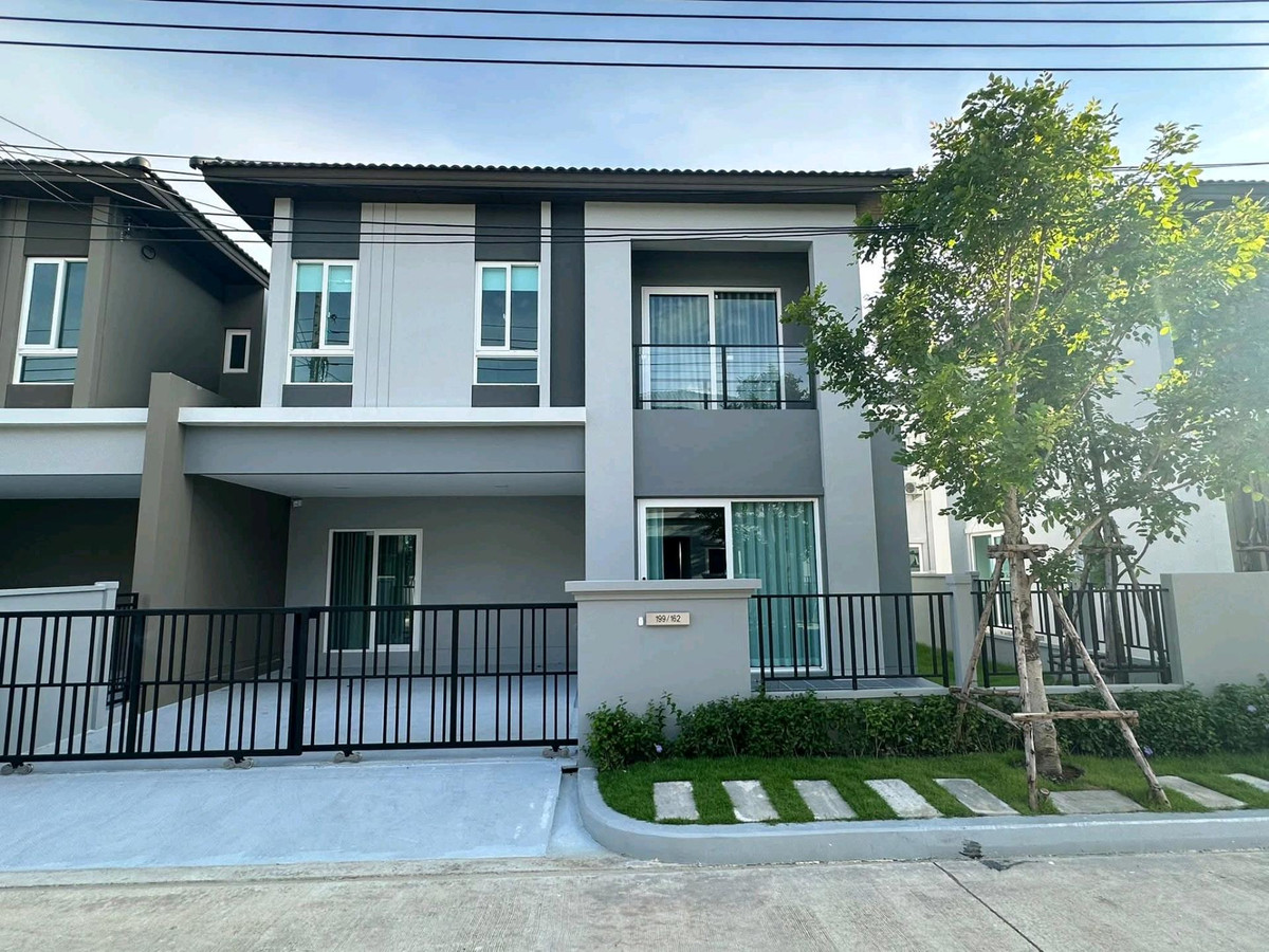 For RentSamut Prakan,Samrong : New house for rent, Grand Pleno Mega Bangna Village [ pets allowed Make a roof for a parking garage]