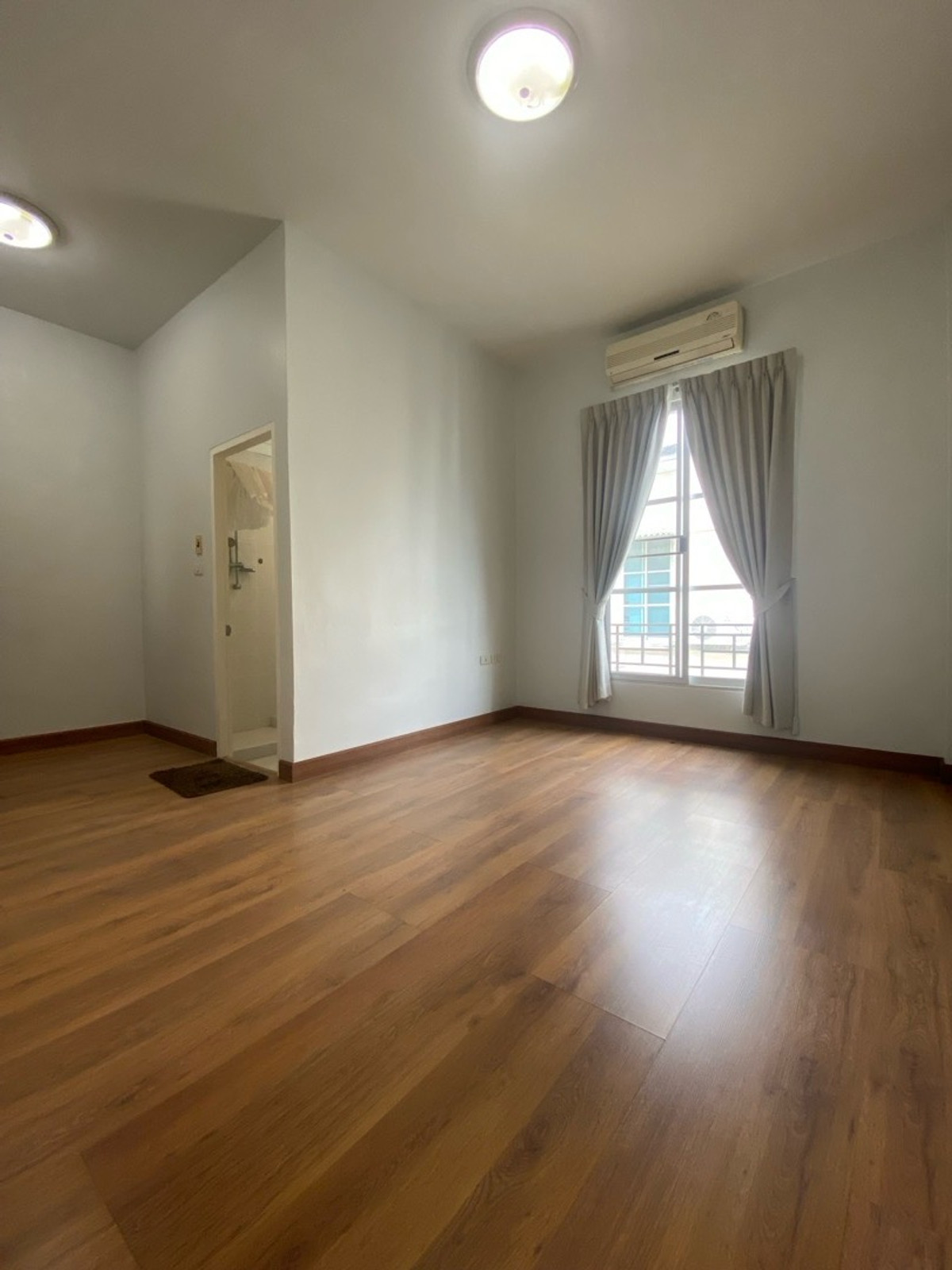 ขายทาวน์โฮมรัชดา ห้วยขวาง : ขายด่วน! Luxury Town Home3ชั้น แยกรัชดา ลาดพร้าว ใกล้สถานีรถไฟฟ้า เดินทางสะดวก 3นอน,4น้ำ ขาย10.9ลบ./ต่อรองได้