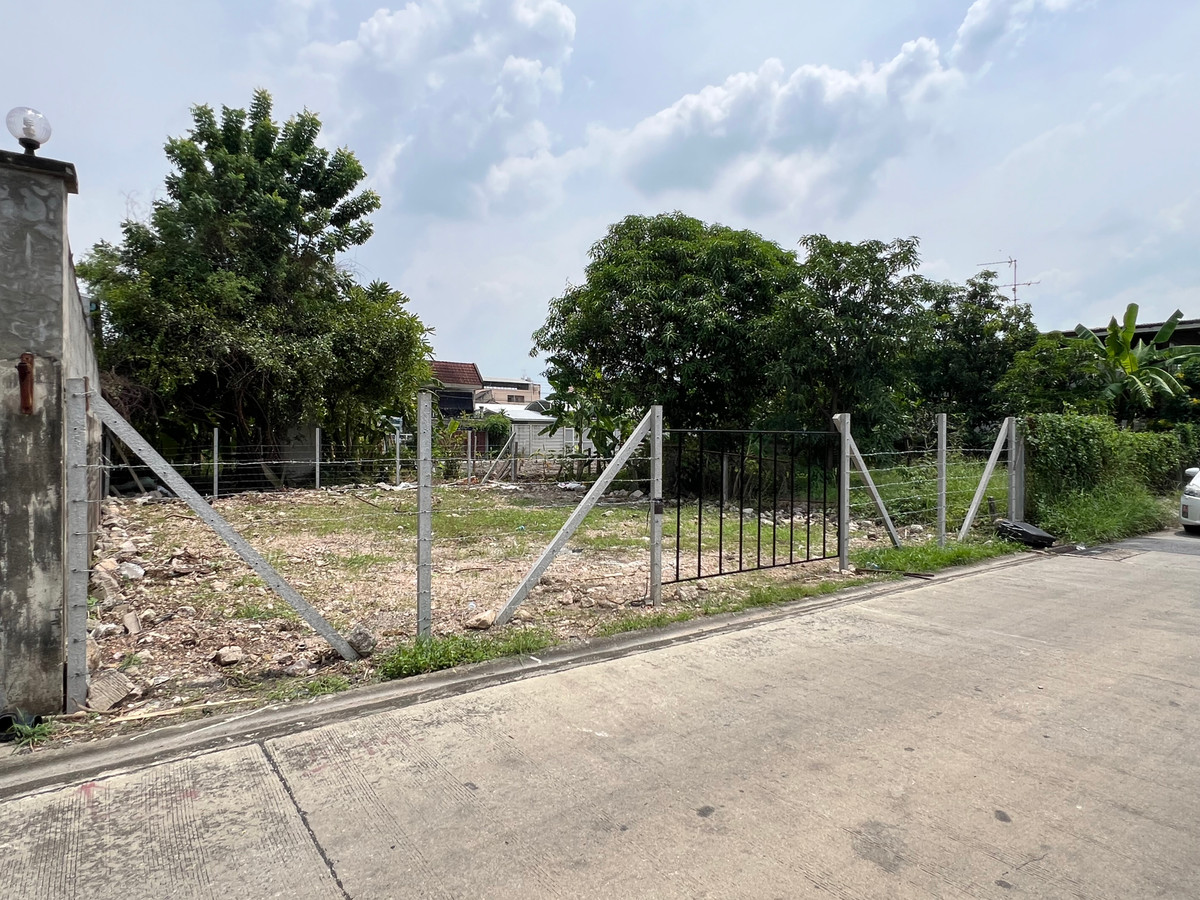 For SaleLandBang kae, Phetkasem : Land for sale in Nong Khaem, accessible on both Phetkasem and Phutthamonthon Sai 4 roads.