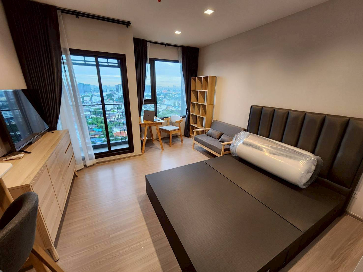For RentCondoThaphra, Talat Phlu, Wutthakat : ★ Life Sathorn Sierra ★ 29 sq m., 20th floor (1 bedroom, 1 bathroom), ★near BTS Talat Phlu, connected to Icon Siam ★only 5 minutes to the CBD in the heart of the city like Sathorn★ Many amenities★ Complete electrical appliances