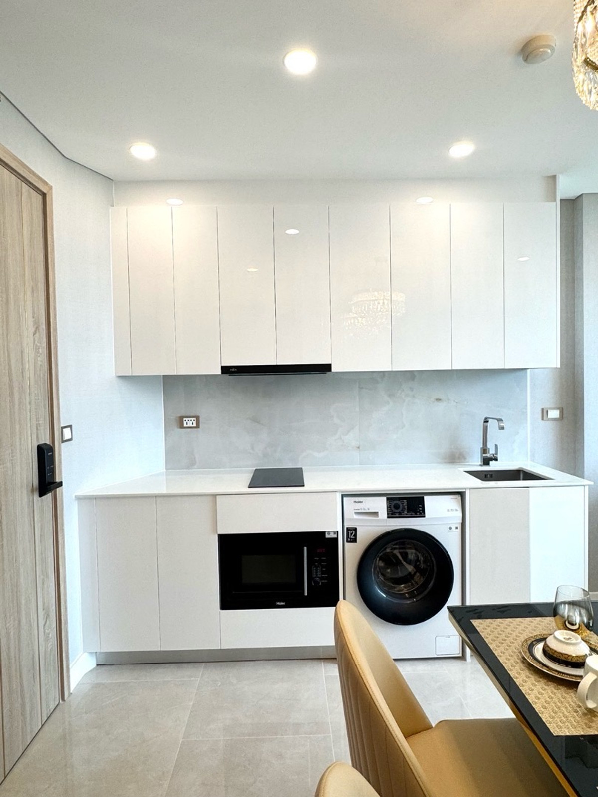 (FQ) Condo next to Jomtien Beach, beautiful room, fully furnished. Loading...