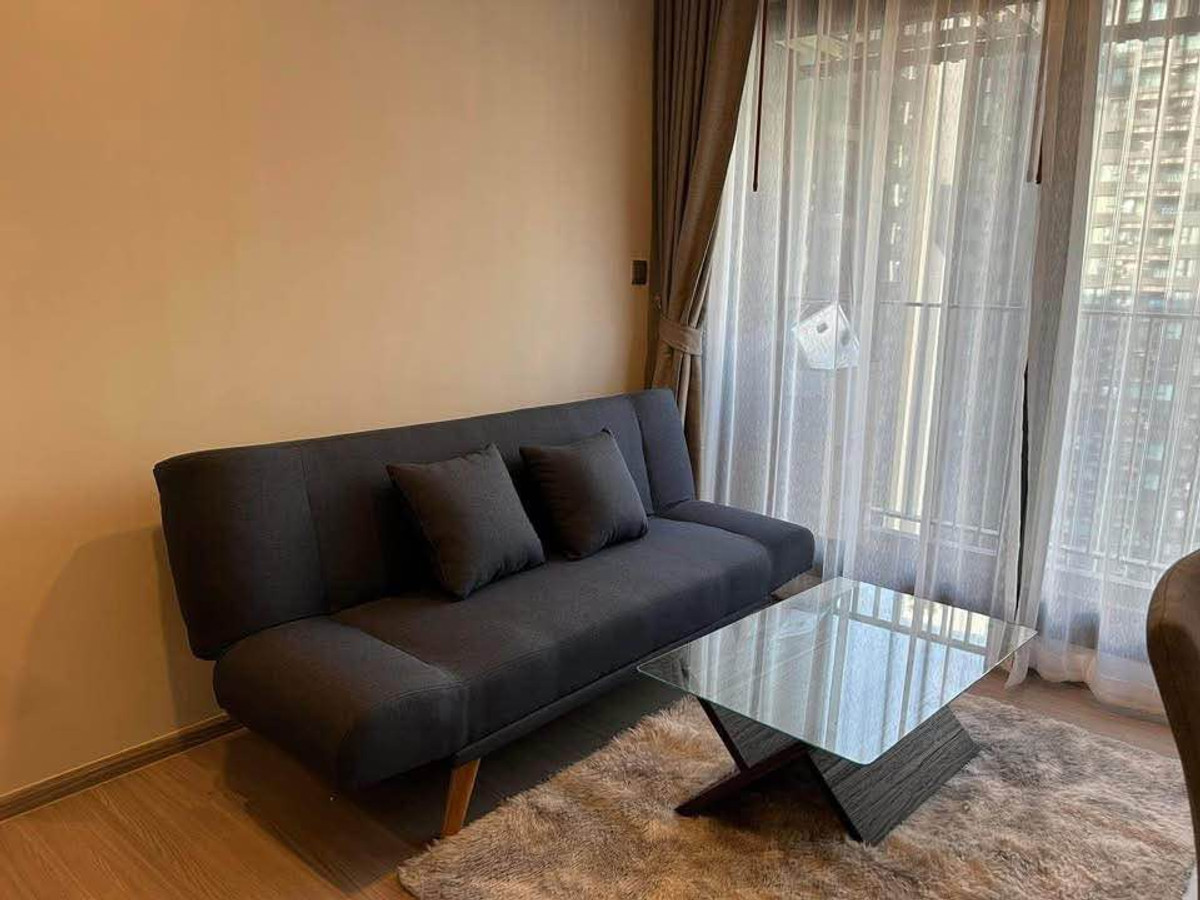 For rent: Life Asoke Hype Loading...