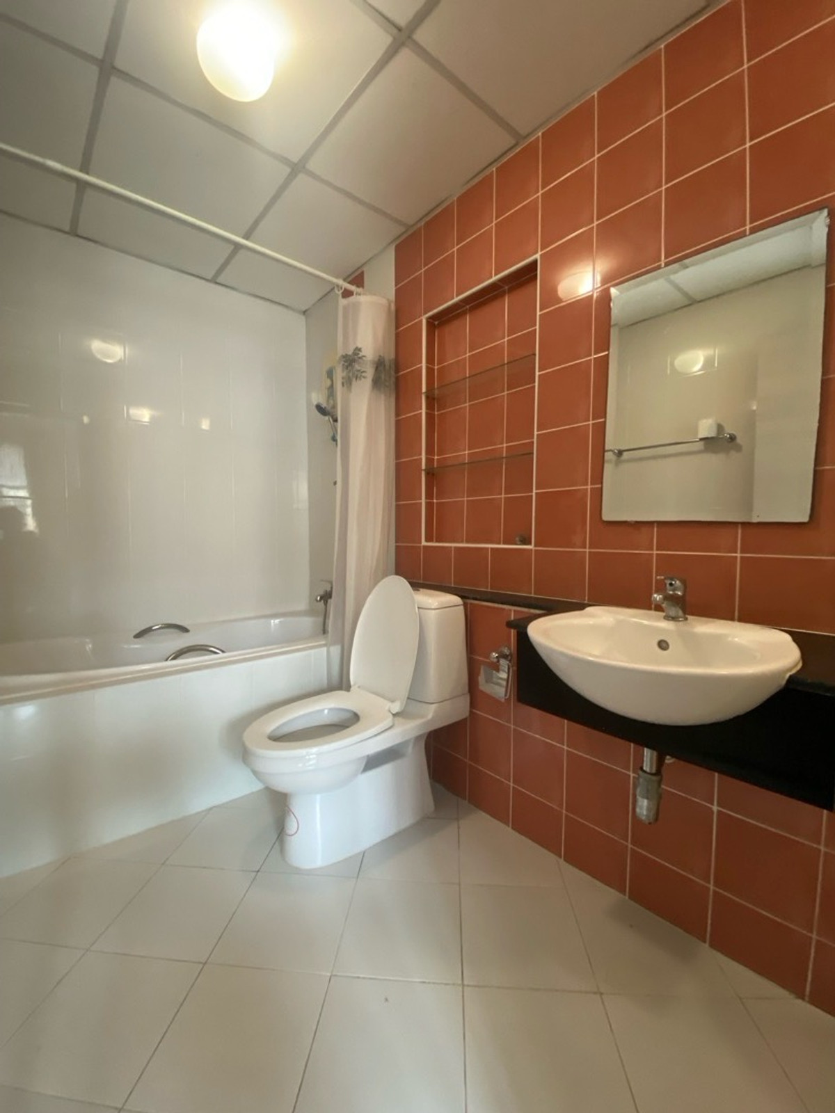 ขายทาวน์โฮมรัชดา ห้วยขวาง : ขายด่วน! Luxury Town Home3ชั้น แยกรัชดา ลาดพร้าว ใกล้สถานีรถไฟฟ้า เดินทางสะดวก 3นอน,4น้ำ ขาย10.9ลบ./ต่อรองได้