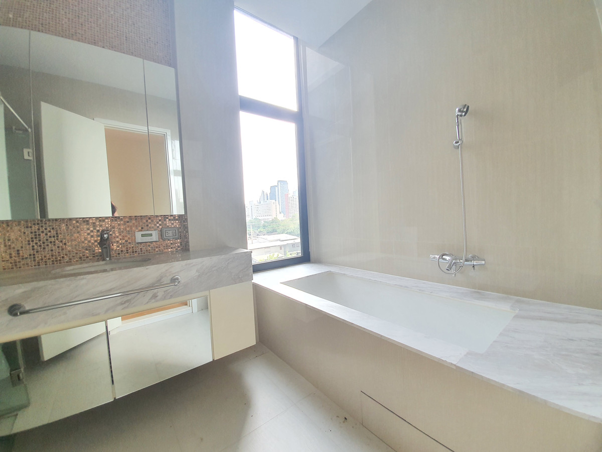 For RentCondoRama9, Petchburi, RCA : Circle Living Prototype for rent, 200,000 baht [MKr251044]