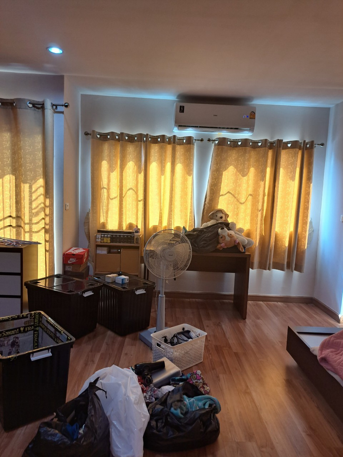 M1401 3-story townhome for rent, Villette City Village, Phatthanakan 38. Loading...