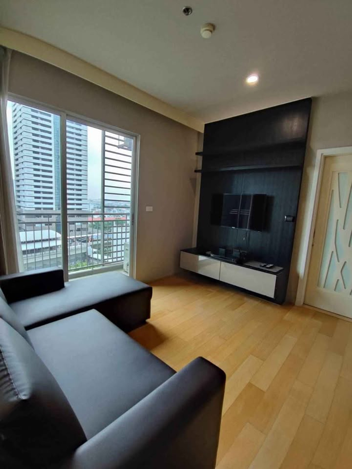 ขายคอนโดวงเวียนใหญ่ เจริญนคร : Hive Sathorn / 1 Bedroom (SALE WITH TENANT), ไฮฟ์ สาทร / 1 ห้องนอน (ขายพร้อมผู้เช่า) MINDN028