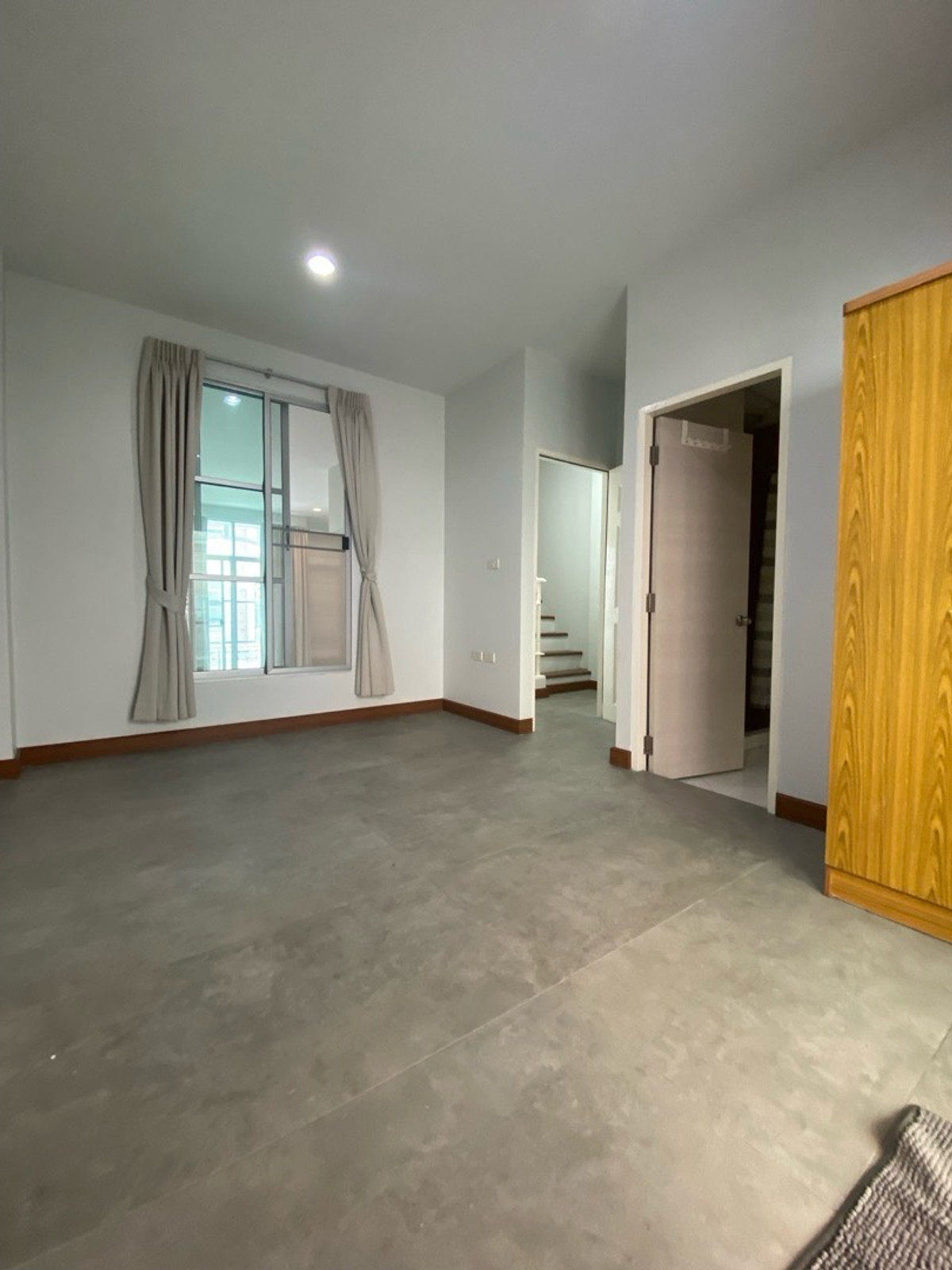 ขายทาวน์โฮมรัชดา ห้วยขวาง : ขายด่วน! Luxury Town Home3ชั้น แยกรัชดา ลาดพร้าว ใกล้สถานีรถไฟฟ้า เดินทางสะดวก 3นอน,4น้ำ ขาย10.9ลบ./ต่อรองได้