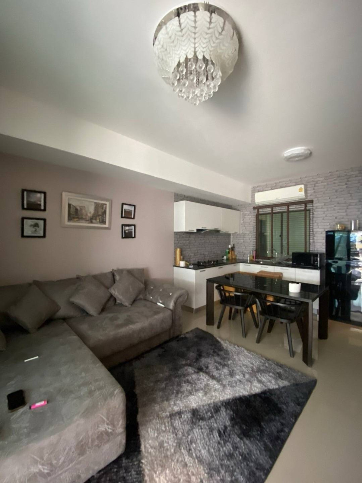 2-story townhome near the intersection of Kanchanaphisek Road - New Krungthep Kreetha Road, and Thap Chang Airport Link, beautifully decorated, fully furnished, for rent. Loading...