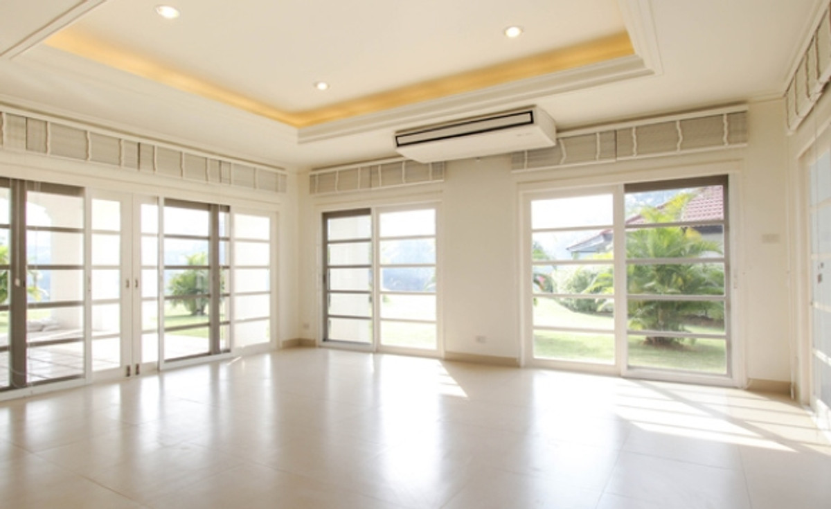 For RentHouseSamut Prakan,Samrong : 🔥HOT DEAL - Lakeside Villa 1 House for Rent
