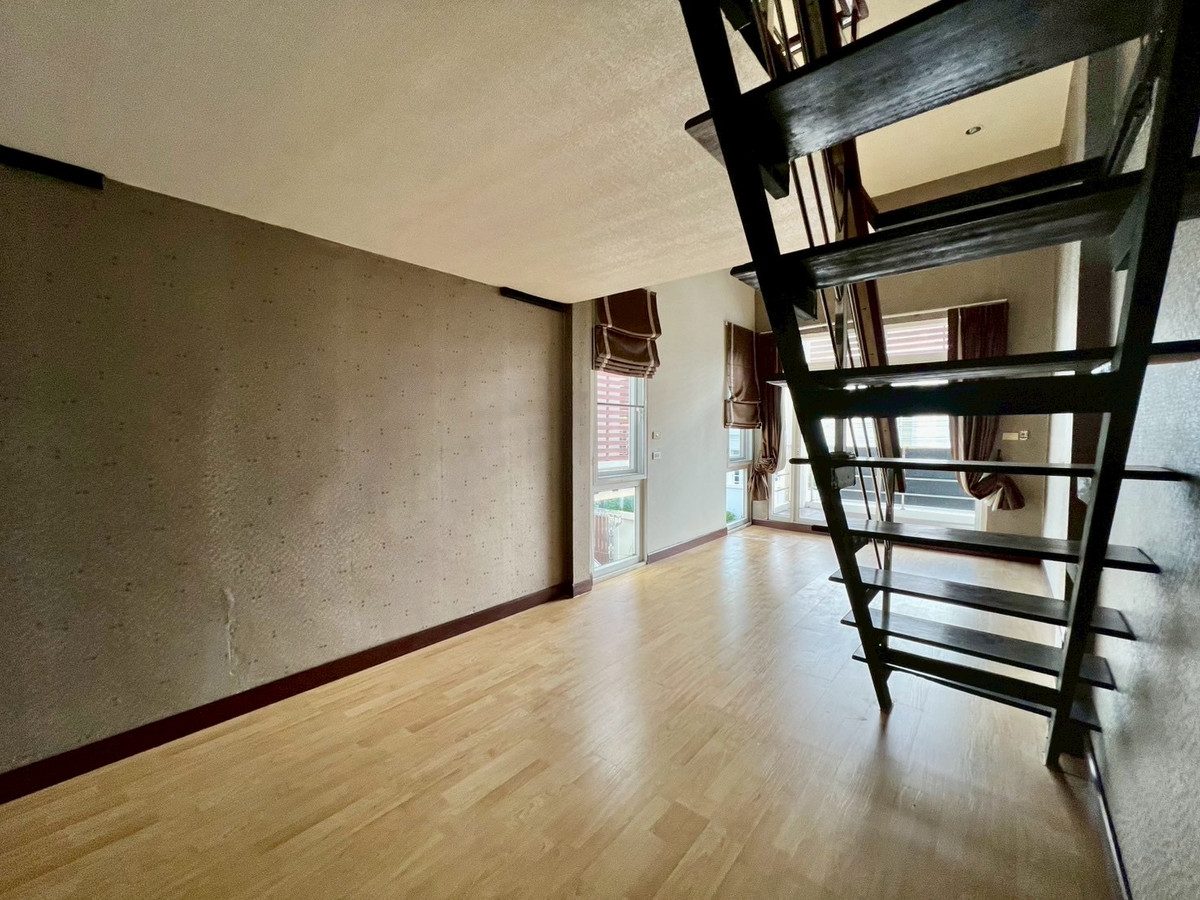 ขายบ้านลาดพร้าว เซ็นทรัลลาดพร้าว : ขายบ้านเดี่ยว 2 ชั้น (หลังมุม) ตกแต่งสไตล์โฮมออฟฟิศ ทำเลศักยภาพ ซอยวิภาวดี 20 แยก 8