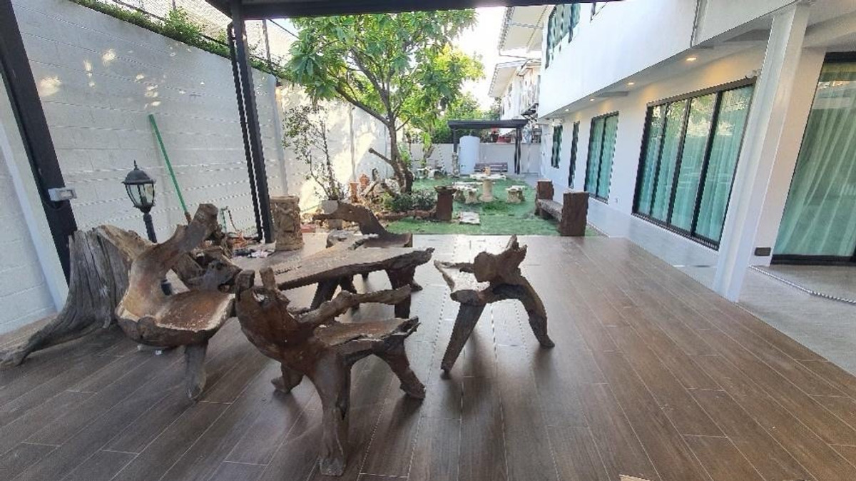 For RentHouseChokchai 4, Ladprao 71, Ladprao 48, : ✨ 👍Available 1 Jan 2026For rent/ sale house in Ladprao Chok chai 4, 5 bedrooms, petfriendly, just renovated.