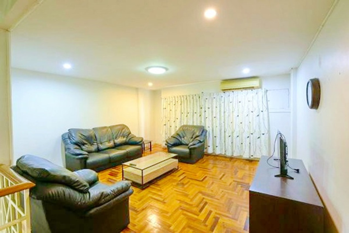 OnNut35-41 MRT Khlong Klantan 1km. 3-story townhouse for rent 26sq.wa. 306s.m. 2.6km. to Bangkok Chr Loading...