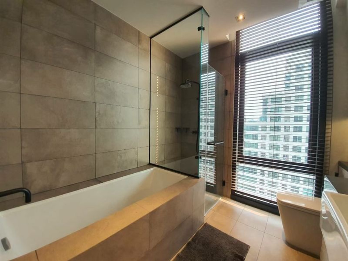 The Lofts Asoke Loading...