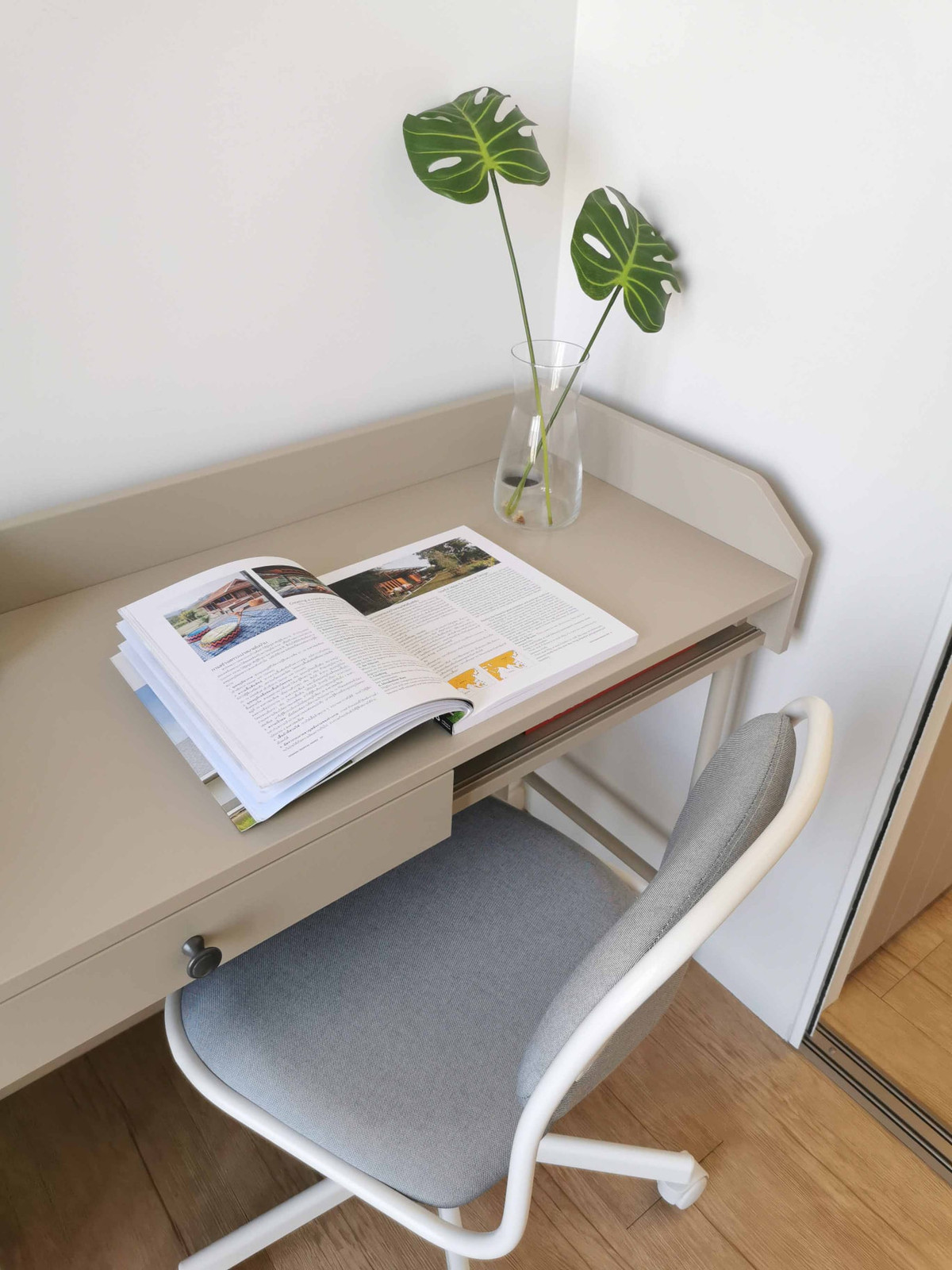 For RentCondoSiam Paragon ,Chulalongkorn,Samyan : Triple Y Residence【𝐑𝐄𝐍𝐓】🔥Spacious and comfortable room with a reading corner perfect for working/reading🔥  Contact Line ID: @hacondo