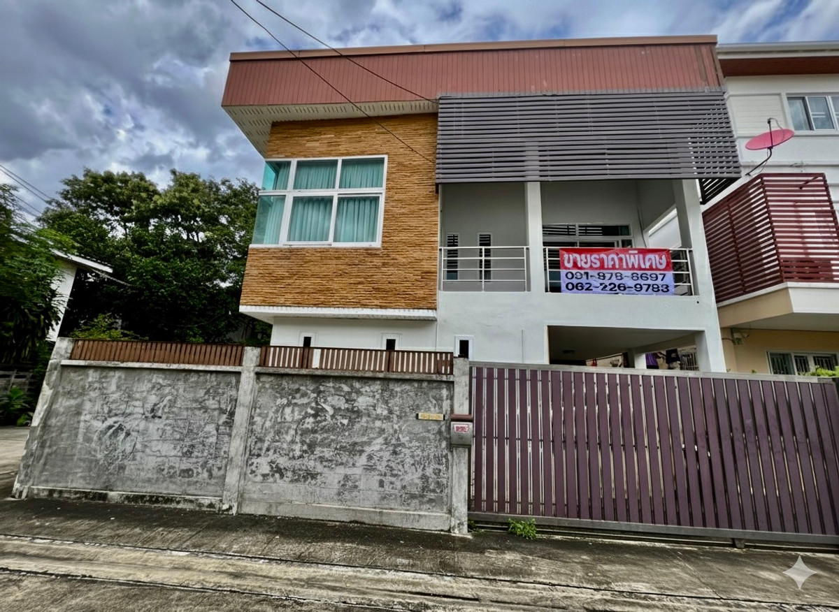 ขายบ้านลาดพร้าว เซ็นทรัลลาดพร้าว : ขายบ้านเดี่ยว 2 ชั้น (หลังมุม) ตกแต่งสไตล์โฮมออฟฟิศ ทำเลศักยภาพ ซอยวิภาวดี 20 แยก 8