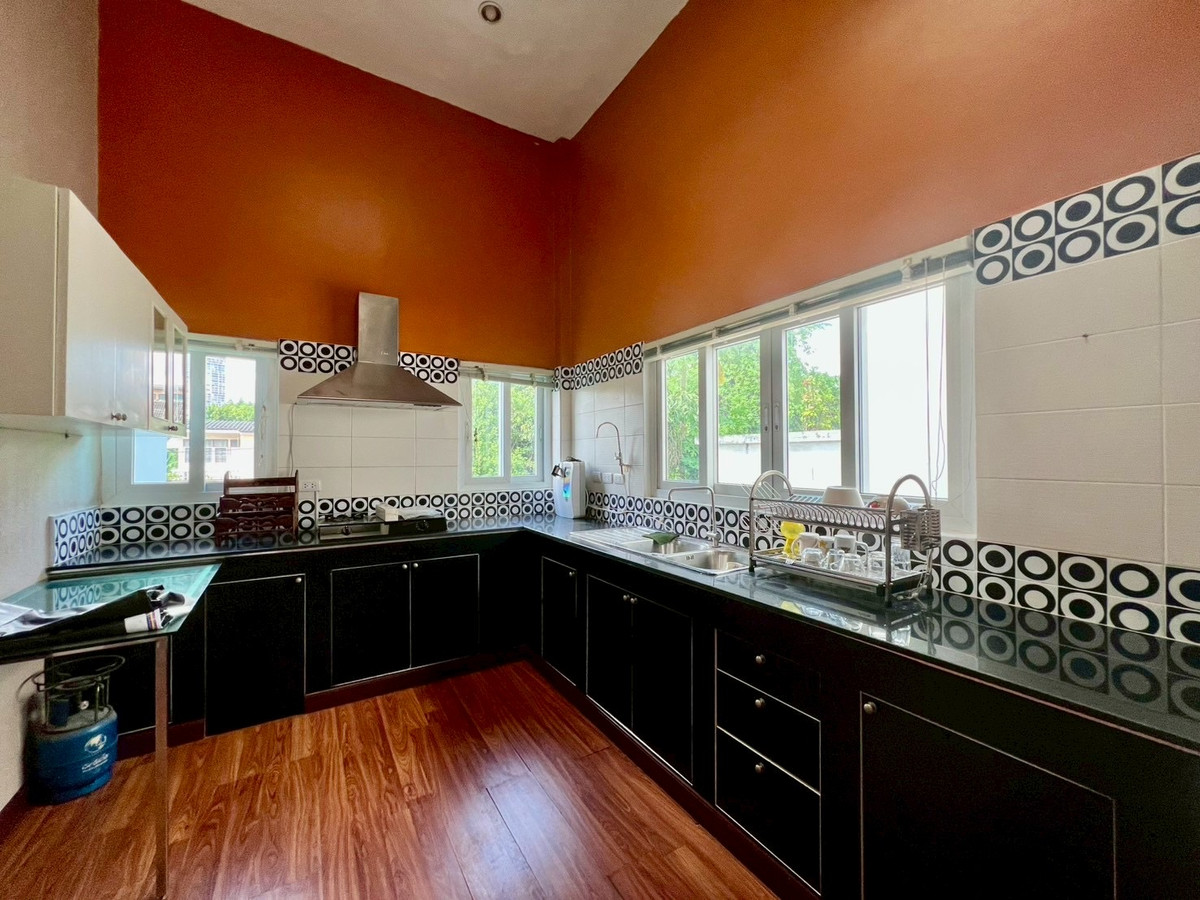 ขายบ้านลาดพร้าว เซ็นทรัลลาดพร้าว : ขายบ้านเดี่ยว 2 ชั้น (หลังมุม) ตกแต่งสไตล์โฮมออฟฟิศ ทำเลศักยภาพ ซอยวิภาวดี 20 แยก 8