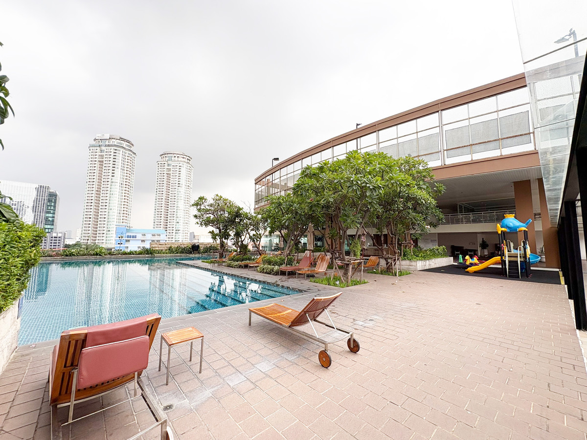 ขายคอนโดสาทร นราธิวาส : 💦✨ เพนท์เฮาส์พร้อมสระว่ายน้ำส่วนตัว – มีเพียง 4 ห้องเท่านั้นในทั้งโครงการ! ✨💦