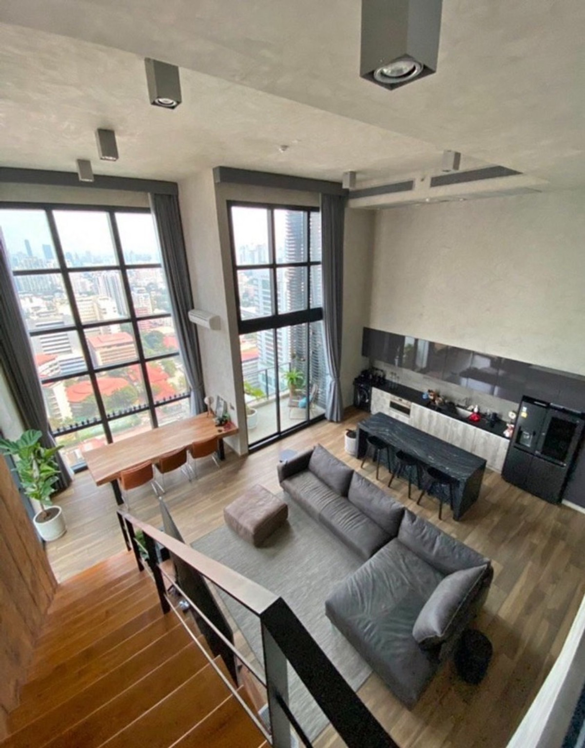 ขาย The Lofts Asoke 📞 092-690-5445 3 ห้องนอน ชั้นสูง วิวดีที่สุดในโครงการ Luxury Loft เพดานสูง ใกล้ MRT เพียง 42 ลบ.  Loading...