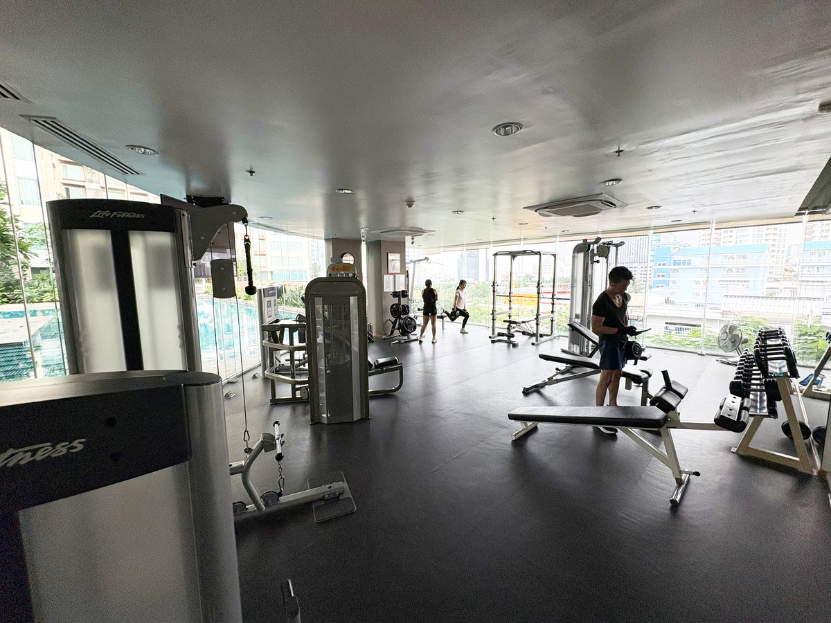 ขายคอนโดสาทร นราธิวาส : 💦✨ เพนท์เฮาส์พร้อมสระว่ายน้ำส่วนตัว – มีเพียง 4 ห้องเท่านั้นในทั้งโครงการ! ✨💦