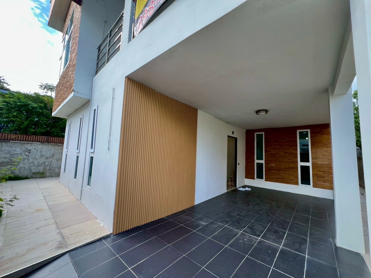 ขายบ้านลาดพร้าว เซ็นทรัลลาดพร้าว : ขายบ้านเดี่ยว 2 ชั้น (หลังมุม) ตกแต่งสไตล์โฮมออฟฟิศ ทำเลศักยภาพ ซอยวิภาวดี 20 แยก 8