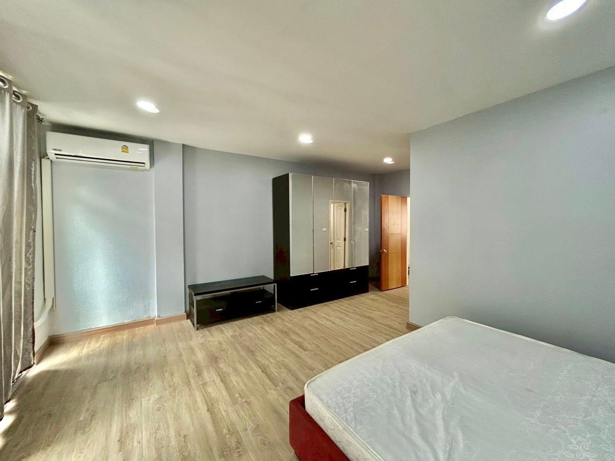 ขายทาวน์โฮมรามคำแหง หัวหมาก : บ้านกลางเมือง เดอะ ปารีส พระราม 9 - รามคำแหง / 3 ห้องนอน (ขาย), Baan Klang Muang The Paris Rama 9 - Ramkamhaeng / 3 Bedrooms (FOR SALE) BZD005