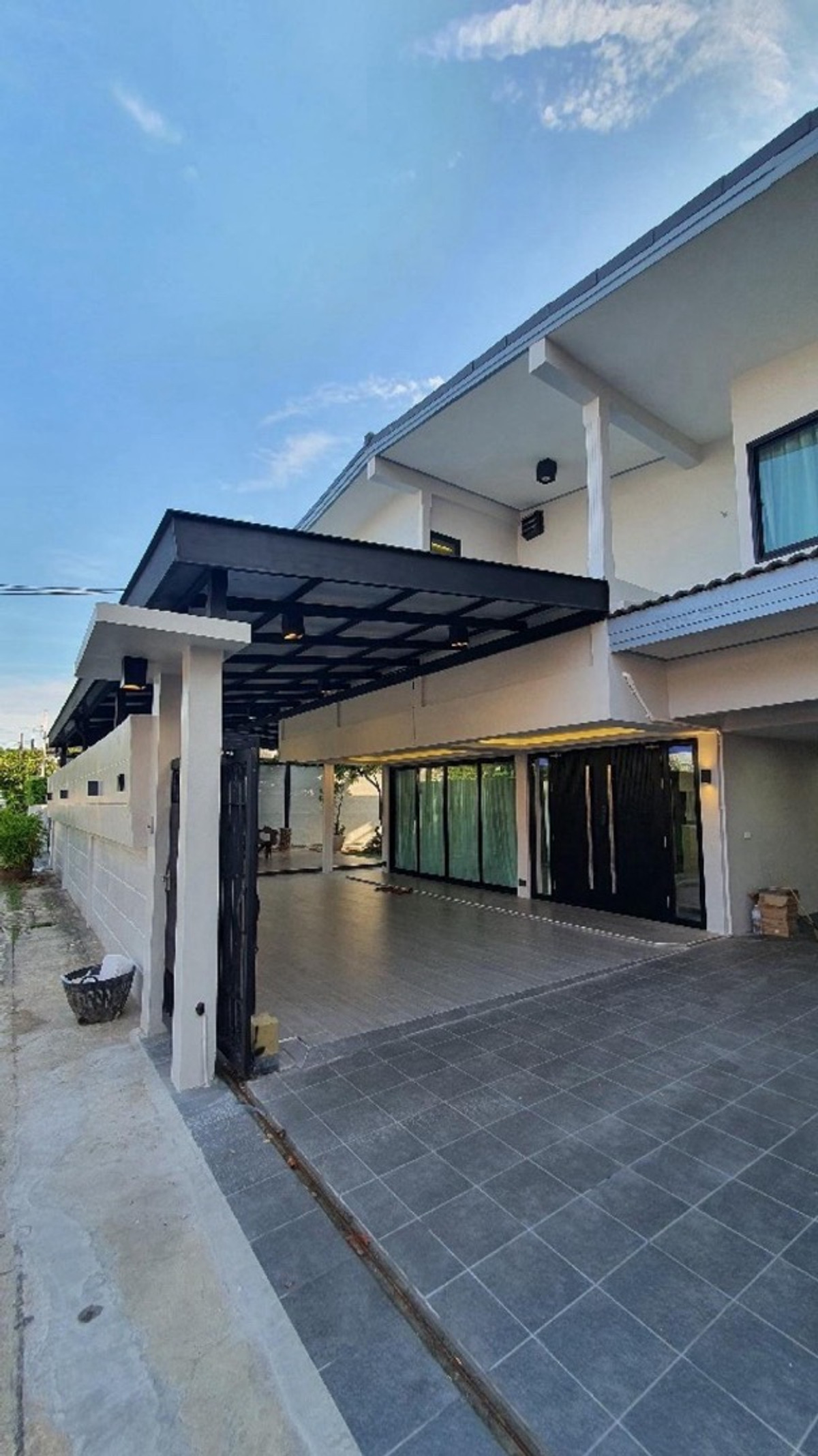 For RentHouseChokchai 4, Ladprao 71, Ladprao 48, : ✨ 👍Available 1 Jan 2026For rent/ sale house in Ladprao Chok chai 4, 5 bedrooms, petfriendly, just renovated.