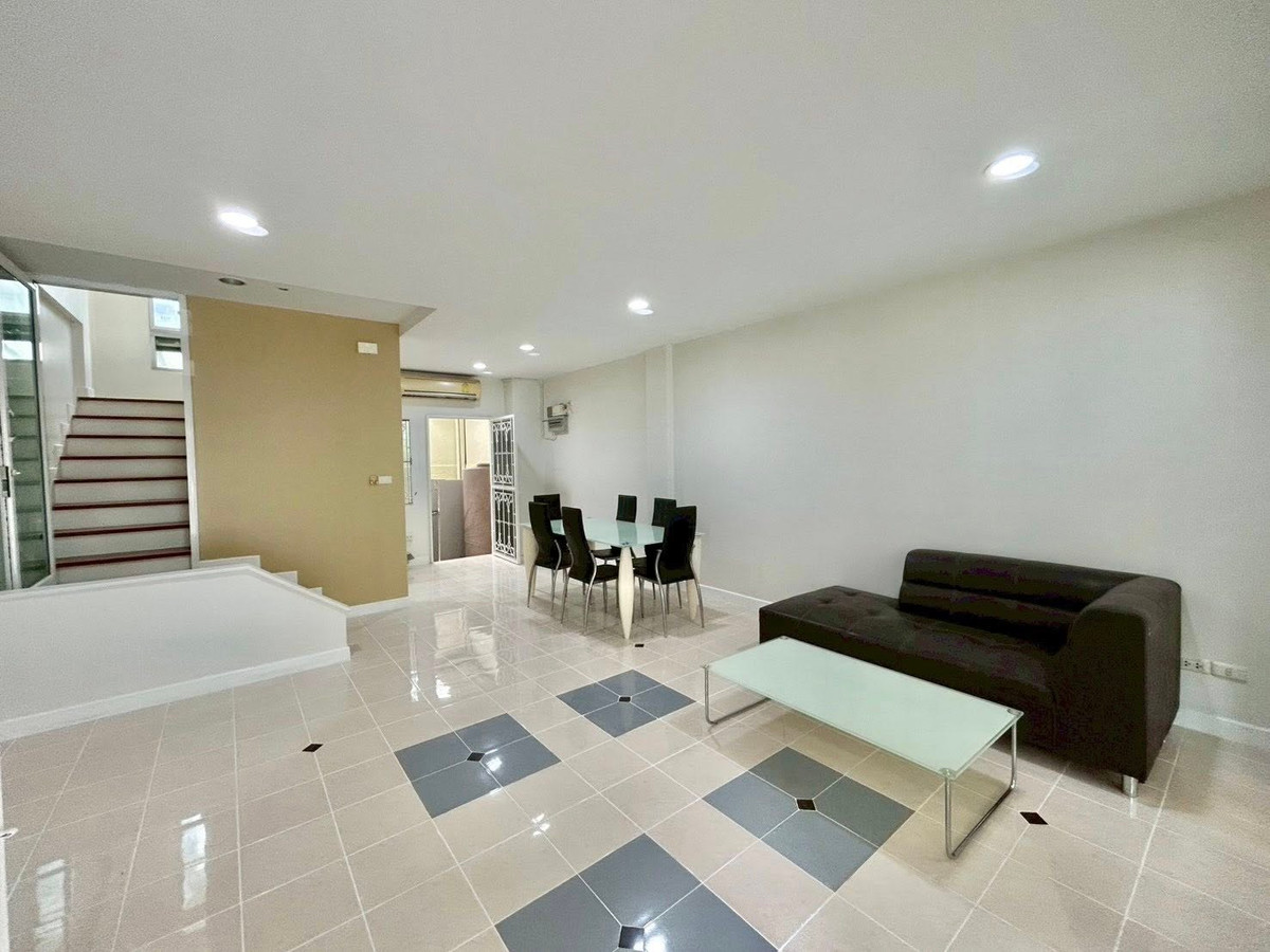 ขายทาวน์โฮมรามคำแหง หัวหมาก : บ้านกลางเมือง เดอะ ปารีส พระราม 9 - รามคำแหง / 3 ห้องนอน (ขาย), Baan Klang Muang The Paris Rama 9 - Ramkamhaeng / 3 Bedrooms (FOR SALE) BZD005