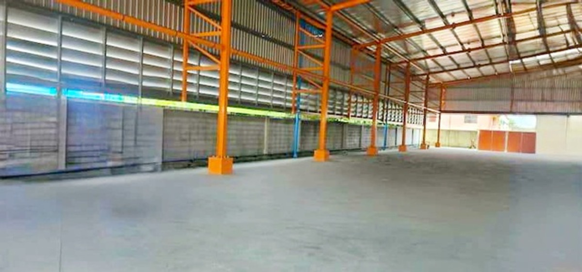 ARL LatKrabang 2.7km.Romklao19-29 Warehouse for rent 800sq.m. 200sq.wa. Debsirin Romklao School 800 Loading...