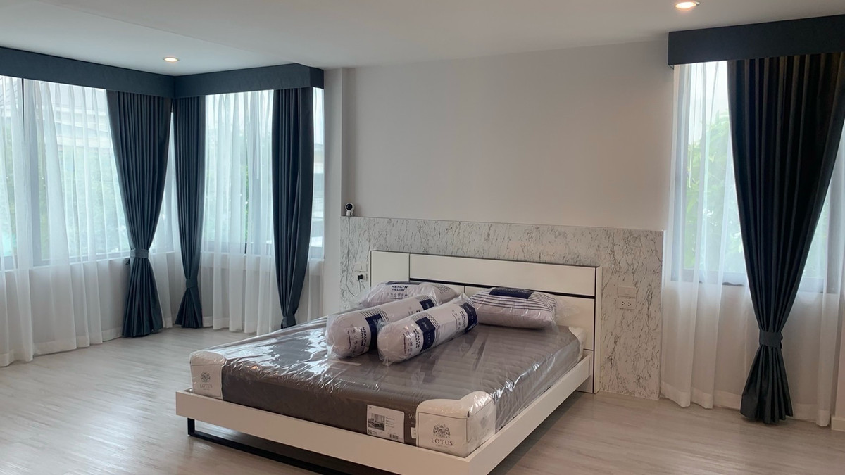 For RentHouseChokchai 4, Ladprao 71, Ladprao 48, : ✨ 👍Available 1 Jan 2026For rent/ sale house in Ladprao Chok chai 4, 5 bedrooms, petfriendly, just renovated.