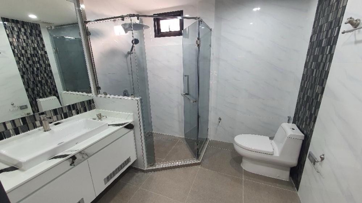 For RentHouseChokchai 4, Ladprao 71, Ladprao 48, : ✨ 👍Available 1 Jan 2026For rent/ sale house in Ladprao Chok chai 4, 5 bedrooms, petfriendly, just renovated.