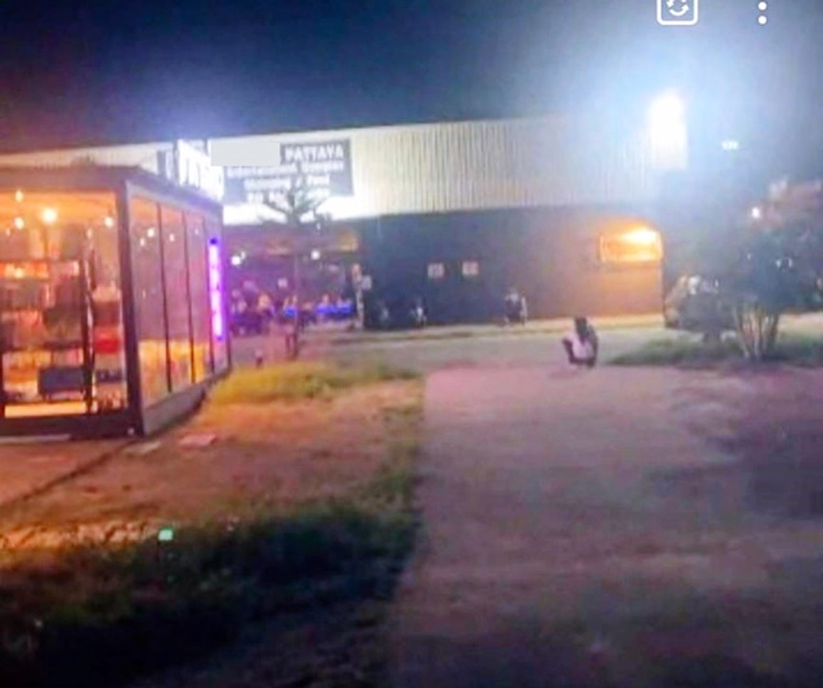 พัทยา ให้เช่าพื้นที่ 185ตร.ม. เปิด คลีนิคความงาม ลานเบียร์ ชาบู หมูกะทะ ทั้งหมด 4 ไร่ 3งาน 12 ตรว. ตลาดน้ำสี่ภาค 1.5 กม Loading...