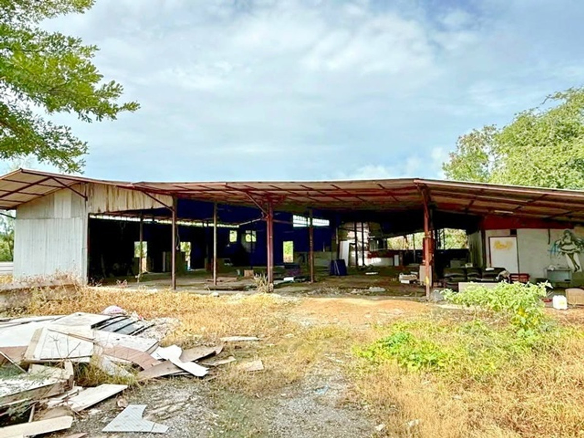 ให้เช่าโกดังพระราม 2 บางขุนเทียน : ติดถนนใหญ่พระราม 2 ให้เช่าที่ดินถมแล้ว 1-0-52 ไร่ พร้อมโกดังขนาด 652ตร.ม.สำนักงานขนส่งกทม.พื้นที่1 3.6 กม. รร.สวนกุหลาบ ธนบุรี 4.3 กม.