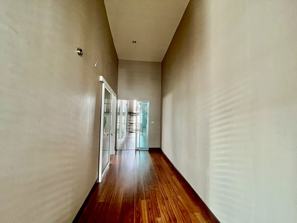 ขายบ้านลาดพร้าว เซ็นทรัลลาดพร้าว : ขายบ้านเดี่ยว 2 ชั้น (หลังมุม) ตกแต่งสไตล์โฮมออฟฟิศ ทำเลศักยภาพ ซอยวิภาวดี 20 แยก 8