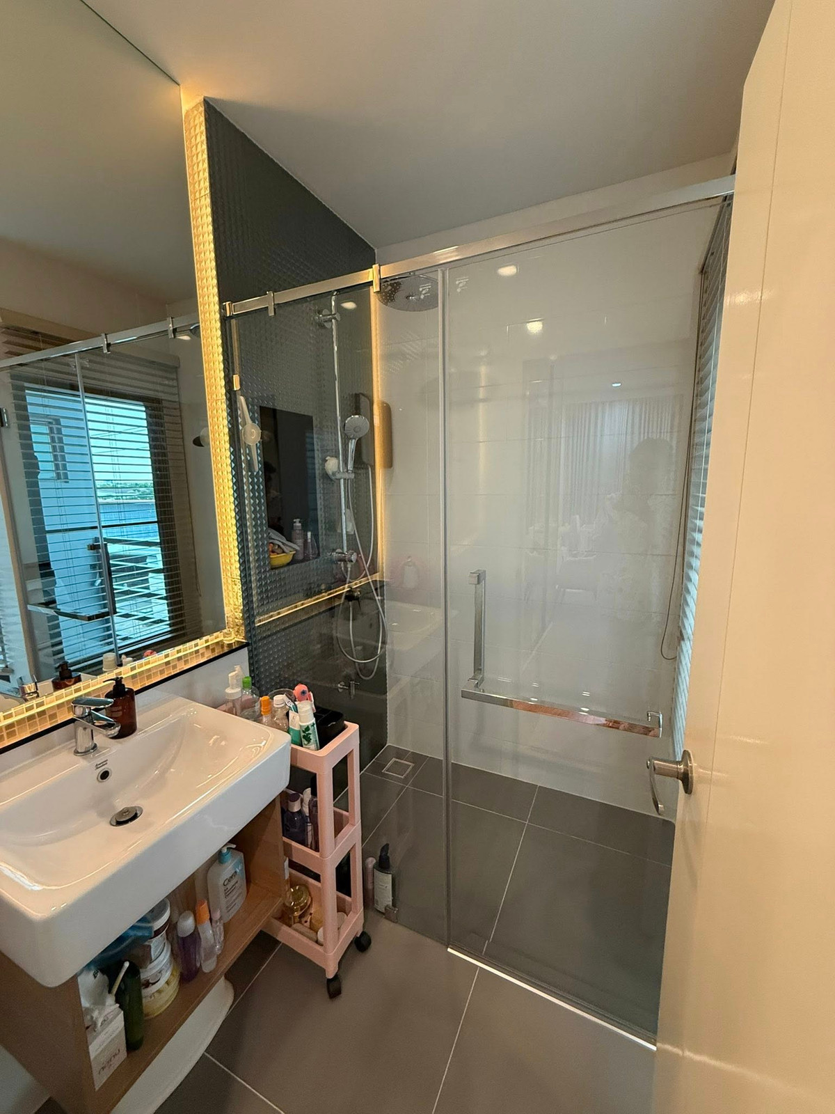 ขายทาวน์โฮมมีนบุรี-ร่มเกล้า : บ้านกลางเมือง พระราม 9 - กรุงเทพกรีฑา / 1 ห้องนอน (ขาย), Baan Klang Muang Rama 9 - Krungthep Kreetha / 1 Bedroom (FOR SALE) BZD004