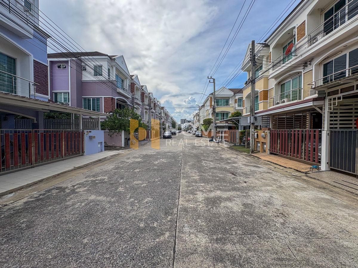 For SaleTownhomeKasetsart, Ratchayothin : Suetrong Grand Home Kaset - Ratchayothin Senanikom 1 Soi 11 / 4 Bedrooms (FOR SALE) TPM088