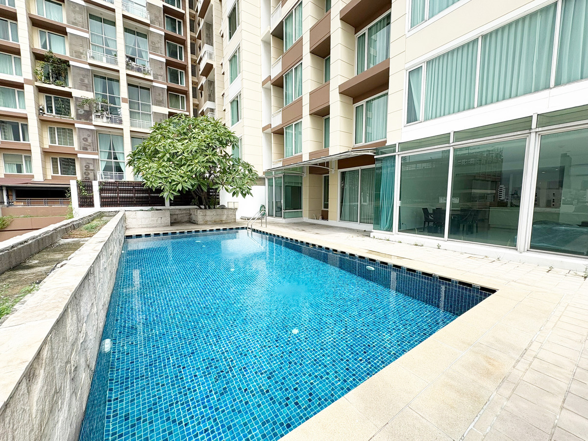 ขายคอนโดสาทร นราธิวาส : 💦✨ เพนท์เฮาส์พร้อมสระว่ายน้ำส่วนตัว – มีเพียง 4 ห้องเท่านั้นในทั้งโครงการ! ✨💦