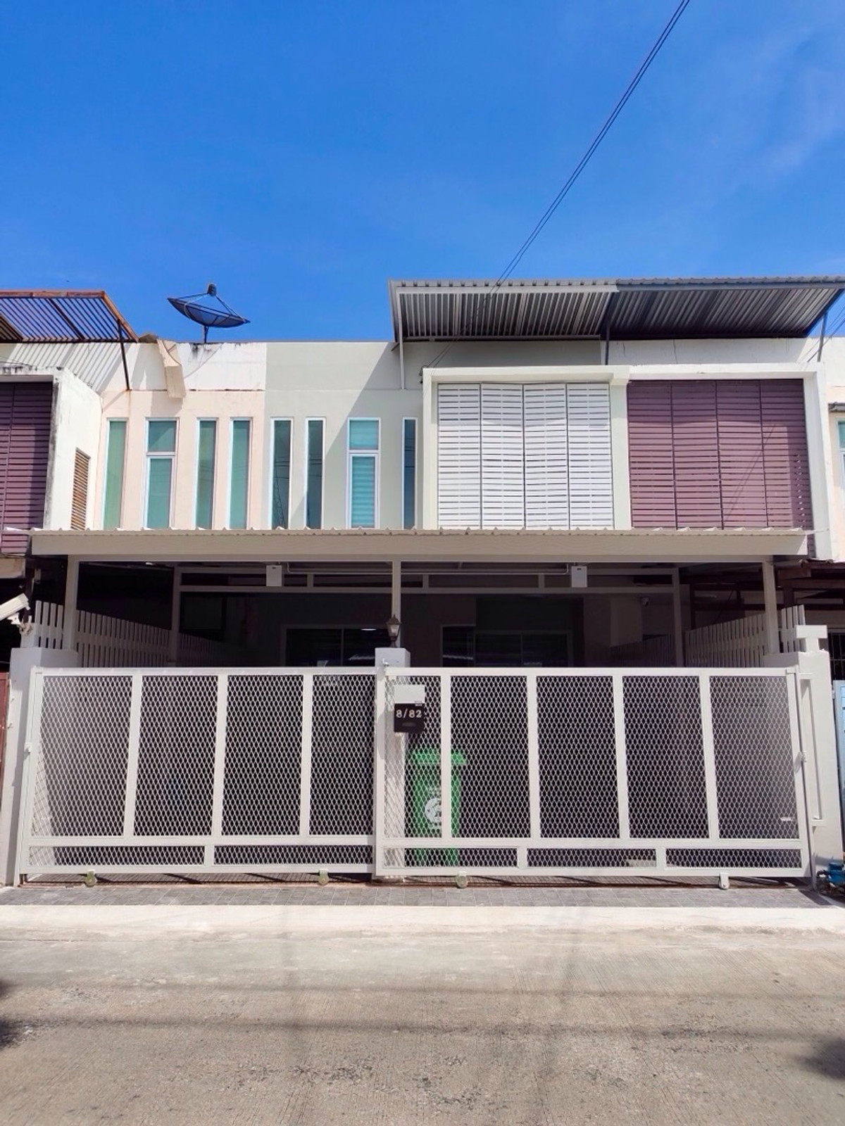For SaleTownhomeSamut Prakan,Samrong : Second hand house near Mega Bangna, Life Bangna, large size house, decorated and ready to move in.