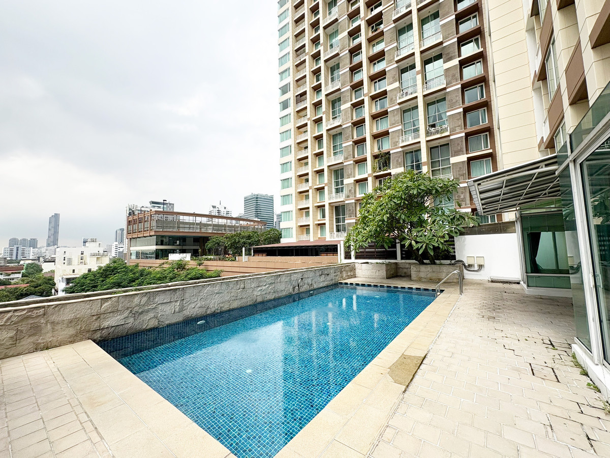 ขายคอนโดสาทร นราธิวาส : 💦✨ เพนต์เฮาส์พร้อมสระว่ายน้ำส่วนตัว – มีเพียง 4 ห้องเท่านั้นในทั้งโครงการ! ✨💦