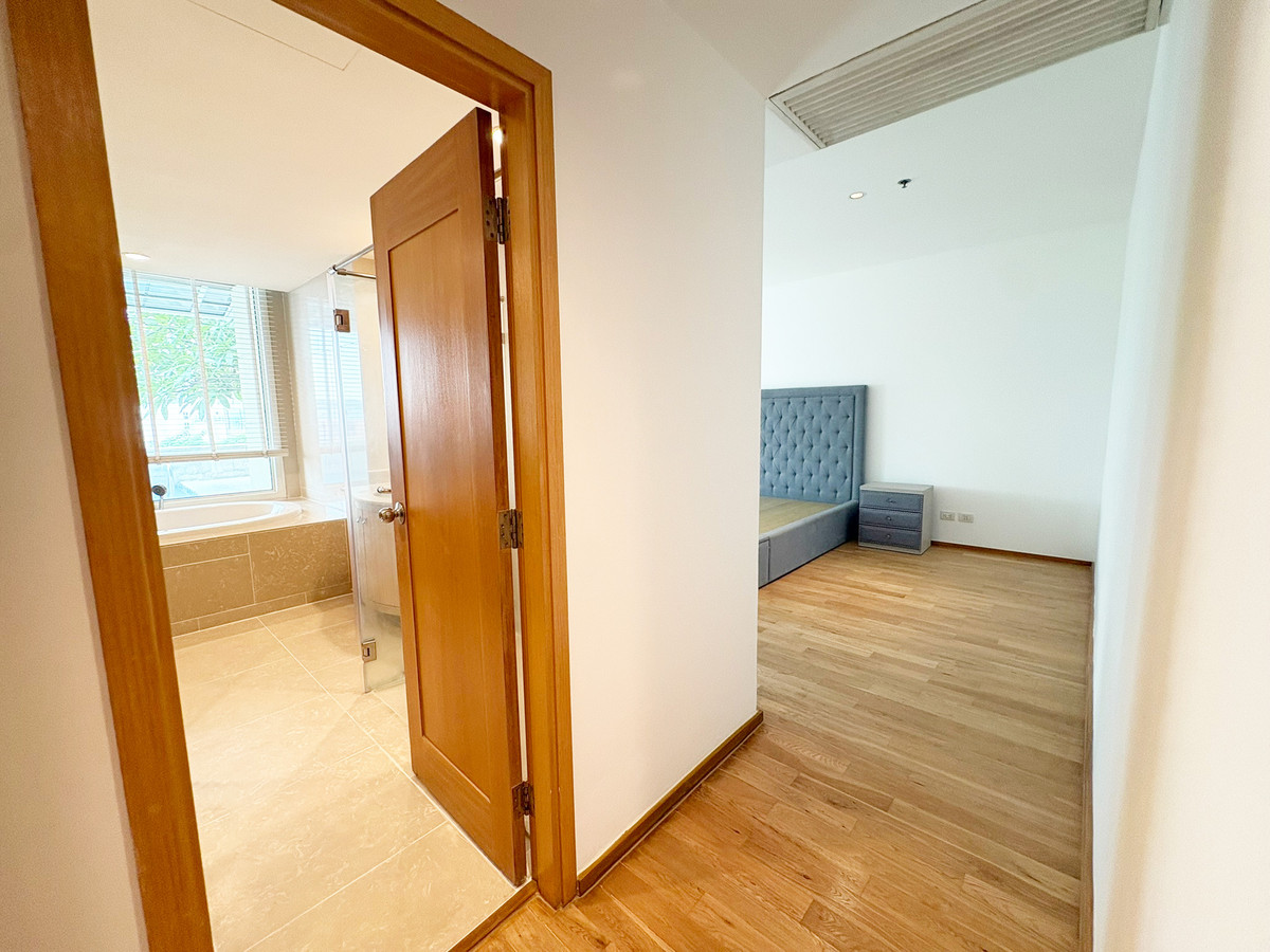 ขายคอนโดสาทร นราธิวาส : 💦✨ เพนท์เฮาส์พร้อมสระว่ายน้ำส่วนตัว – มีเพียง 4 ห้องเท่านั้นในทั้งโครงการ! ✨💦