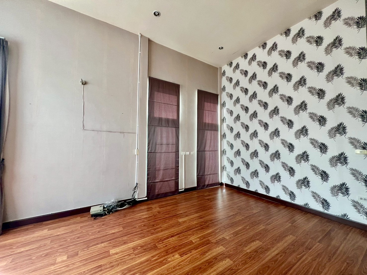 ขายบ้านลาดพร้าว เซ็นทรัลลาดพร้าว : ขายบ้านเดี่ยว 2 ชั้น (หลังมุม) ตกแต่งสไตล์โฮมออฟฟิศ ทำเลศักยภาพ ซอยวิภาวดี 20 แยก 8