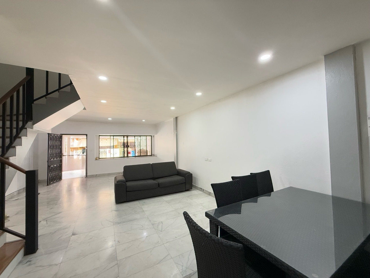 R 100 Townhome for rent, 4 bedrooms, 3 bathrooms, near The Nine Rama 9, fully furnished, ready to move in. Loading...