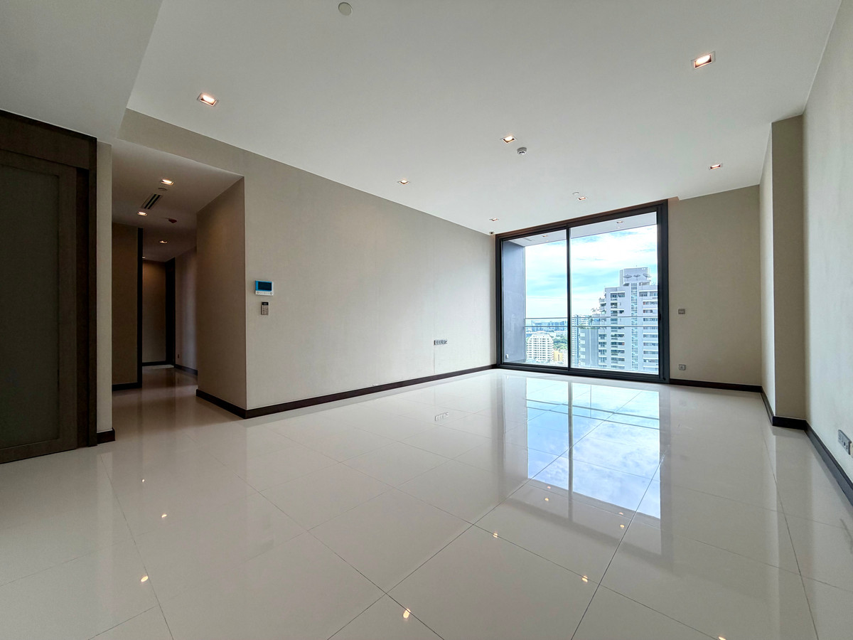Sky Mansion In the Sukhumvit location, BTS 0 m. If you think like this, this place is very cheap 23x,xxx/SQM. Call 0946503223 Loading...