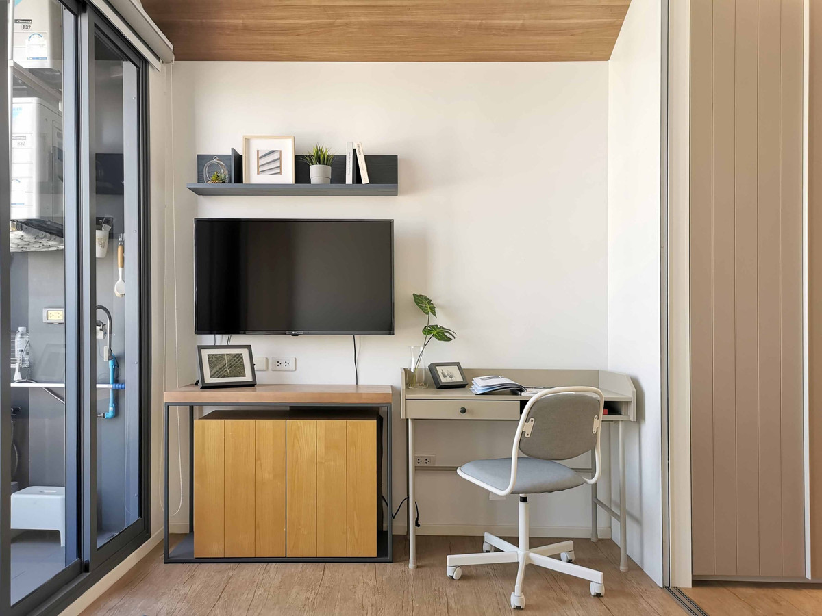 For RentCondoSiam Paragon ,Chulalongkorn,Samyan : Triple Y Residence【𝐑𝐄𝐍𝐓】🔥Spacious and comfortable room with a reading corner perfect for working/reading🔥  Contact Line ID: @hacondo