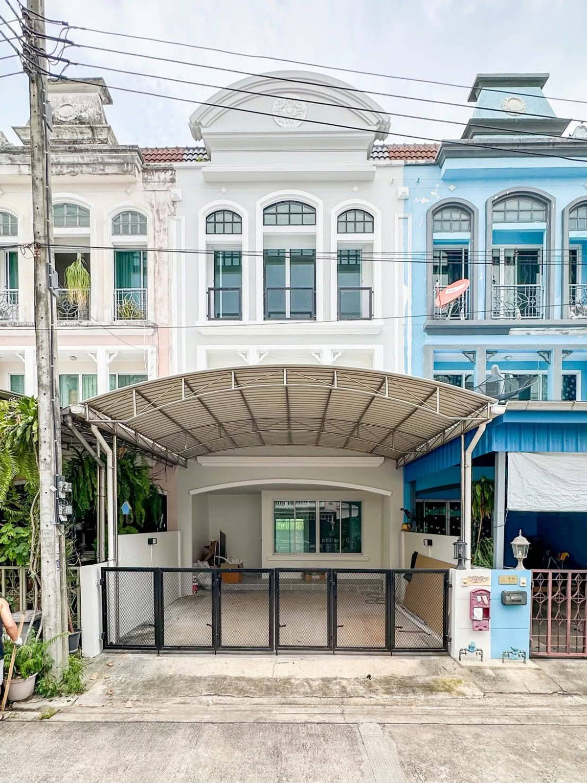 ขายทาวน์โฮมพัฒนาการ ศรีนครินทร์ : ขายทาวน์โฮม 3 ชั้น หมู่บ้าน เดอ สยาม สวนหลวง ร.9 โดดเด่นด้วยทำเลศักยภาพ บรรยากาศเงียบสงบ