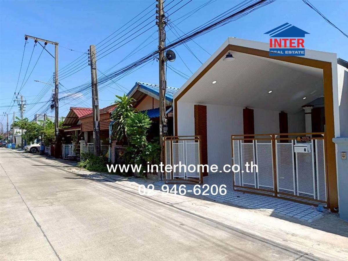 Single house, 1 floor, 31 sq m, Sinanan Village. Soi Liabwaree 55, Liabwaree Road, Nong Chok District, Bangkok Loading...