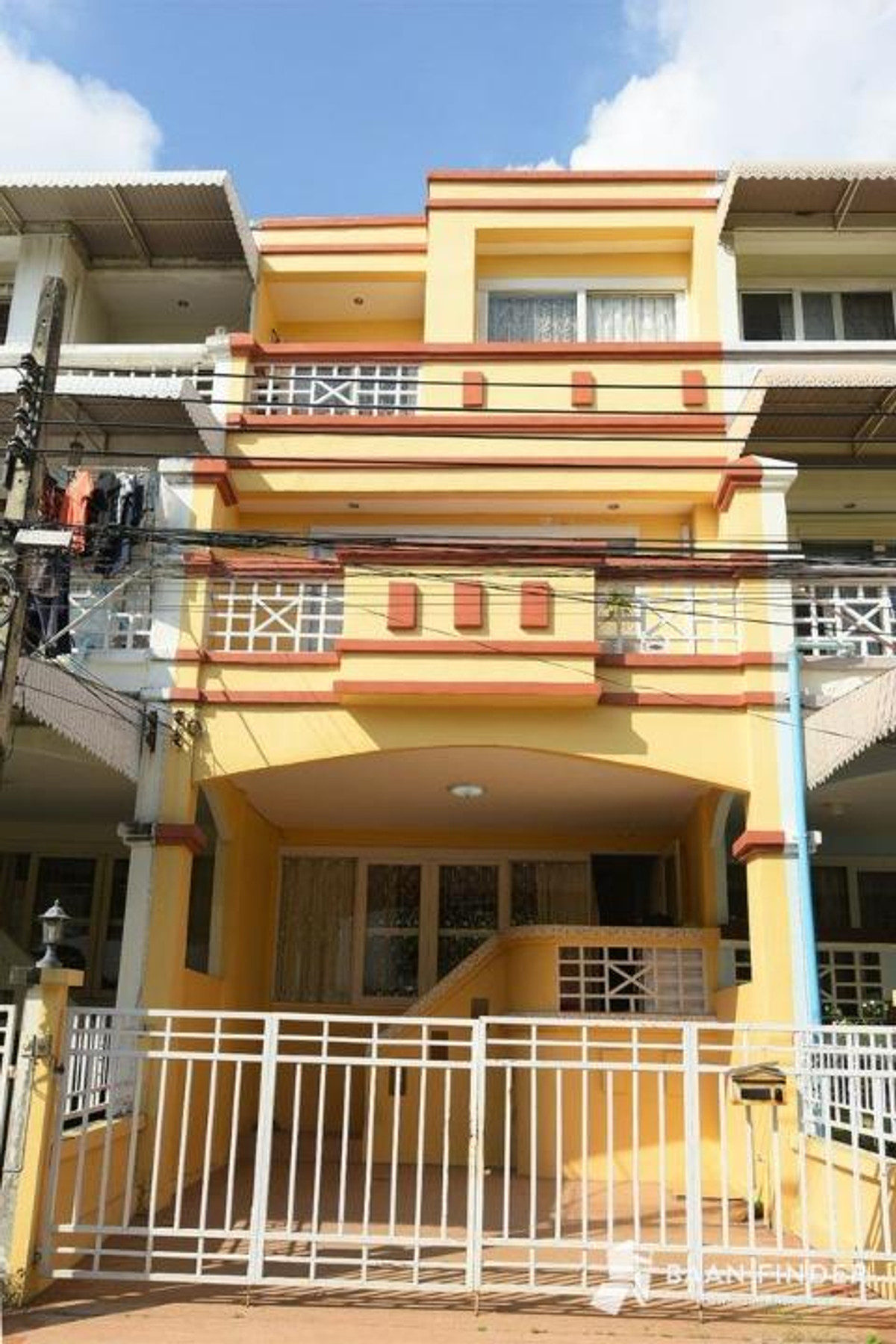 For RentTownhomeSilom, Saladaeng, Bangrak : OnNut35-41 MRT Khlong Klantan 1km. 3-story townhouse for rent 26sq.wa. 306s.m. 2.6km. to Bangkok Chr