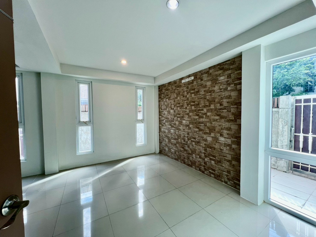 ขายบ้านลาดพร้าว เซ็นทรัลลาดพร้าว : ขายบ้านเดี่ยว 2 ชั้น (หลังมุม) ตกแต่งสไตล์โฮมออฟฟิศ ทำเลศักยภาพ ซอยวิภาวดี 20 แยก 8