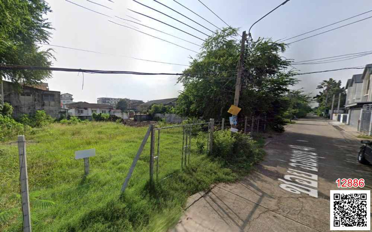 Empty land for rent, at the beginning of Soi On Nut 40, Sukhumvit Road 77, area 216 sq m, suitable for a warehouse, office, restaurant, cafe, studio. Loading...